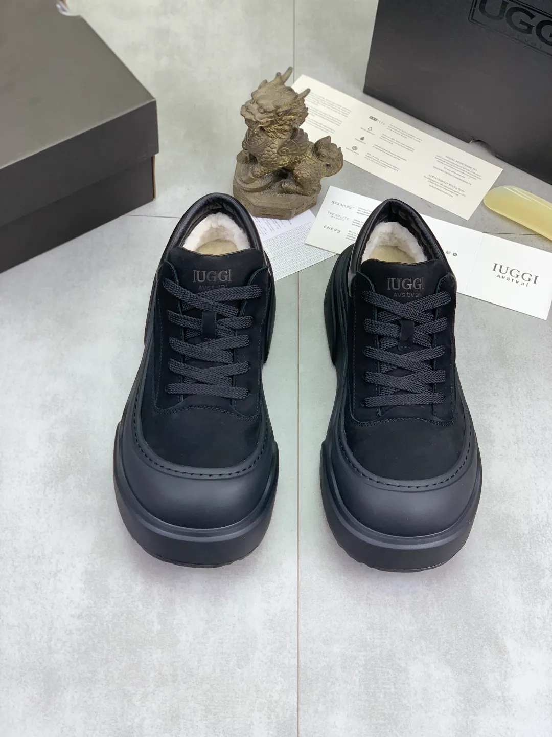 Men's shoes 💰P640 New arrival 🆕🆕🆕 IUGGI men's shoes New winter thick-soled height-increasing sneakers Men's retro genuine leather casual shoes Full cowhide Wool lining Velvet warm Martin boots Thick-soled heightening lace-up casual and comfortable short boots Accent style ~ low-cut shoes Men's toe-layer cowhide high-end Martin boots Thick-soled heightening large-toe sneakers Size number: 39-44 Two colors